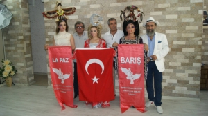 Saç ve makyajla IŞİD’e savaş açtı