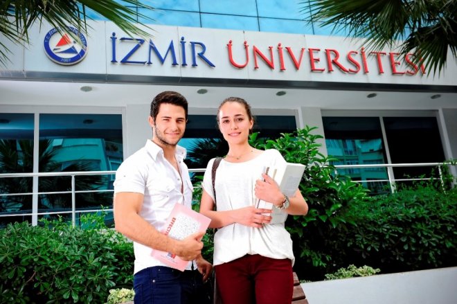 Üniversite adayları İzmir Üniversitesini tercih etti