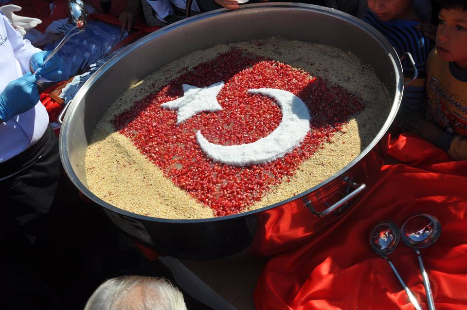 İzmir Valiliği’nden vatandaşlara birlik ve beraberlik aşuresi