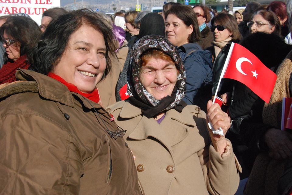 Nene Hatun yürekli kadınlar İzmir de yürüdü