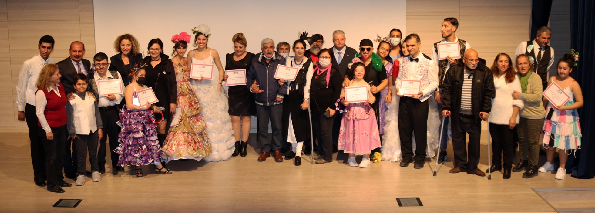 ENGEL TANIMAYAN GERİ DÖNÜŞÜM DEFİLESİ.