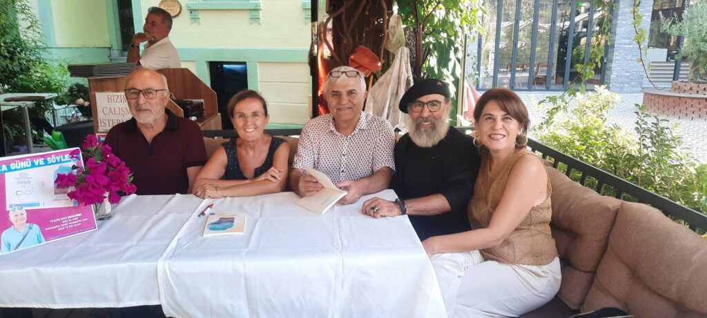 Erol Çırak Gökyüzü bitmez şiir kitabını imzaladı